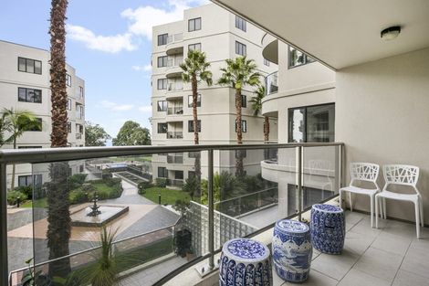 Photo of property in 1a/171 Hurstmere Road, Takapuna, Auckland, 0622