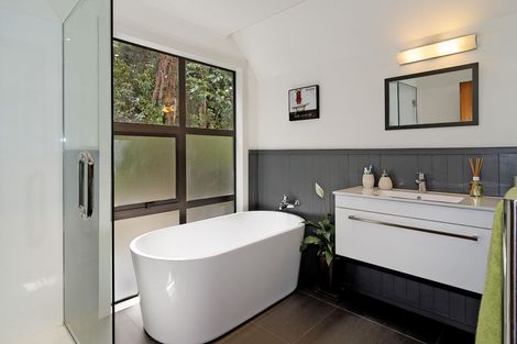 Photo of property in 272 Shaw Road, Titirangi, Auckland, 0604