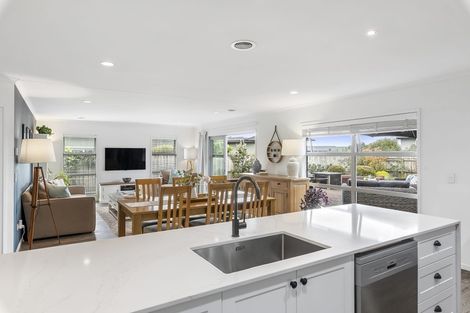 Photo of property in 39 Kotuku Drive, Paraparaumu Beach, Paraparaumu, 5032