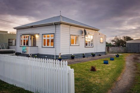 Photo of property in 4 Hillary Street, Foxton, 4814