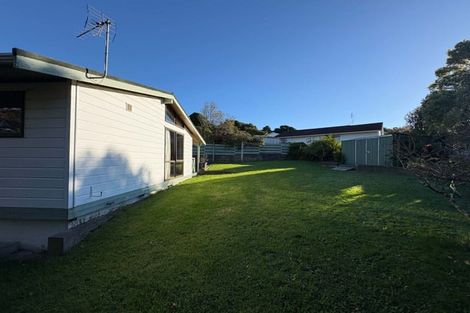 Photo of property in 4 Skeet Place, Merrilands, New Plymouth, 4312