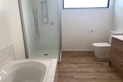 Photo of property in 5 Matakanui Lane, Wanaka, 9305