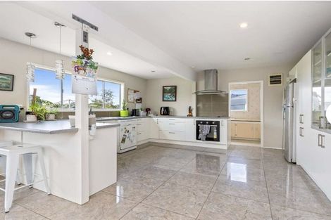 Photo of property in 49 Tawa Road, Kumeu, 0891