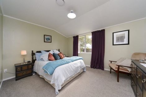 Photo of property in 35 Peter Hall Drive, Kelvin Grove, Palmerston North, 4414