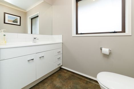 Photo of property in 33 Silkwood Place, Fitzherbert, Palmerston North, 4410