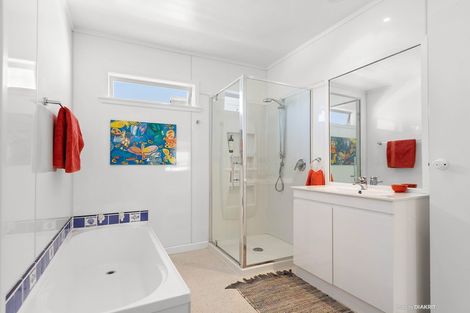 Photo of property in 22 Harbour View Road, Northland, Wellington, 6012