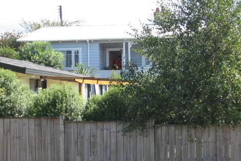 Photo of property in 33a Hutchinson Avenue, New Lynn, Auckland, 0600