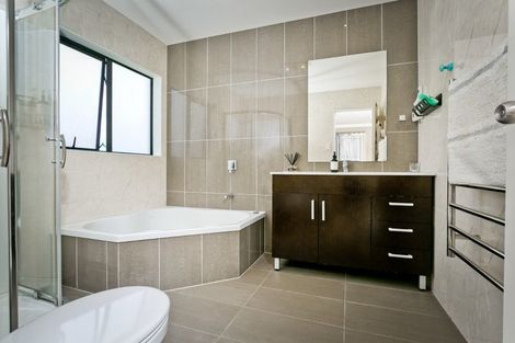 Photo of property in 62 Laurel Oak Drive, Schnapper Rock, Auckland, 0632