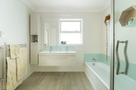 Photo of property in 11 Lee Street, Mount Maunganui, 3116