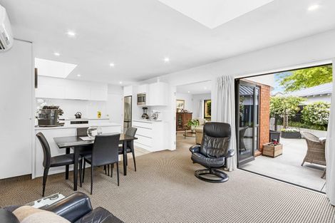 Photo of property in 22 Snowdon Road, Fendalton, Christchurch, 8052