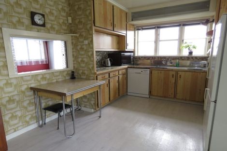 Photo of property in 33 Savoy Road, Glen Eden, Auckland, 0602