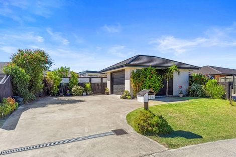 Photo of property in 24 Leet Crescent, Papamoa Beach, Papamoa, 3118