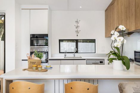 Photo of property in 61b Knights Road, Rothesay Bay, Auckland, 0630