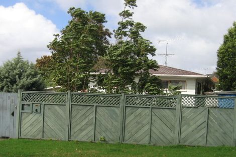 Photo of property in 13 Pipitea Place, Massey, Auckland, 0614
