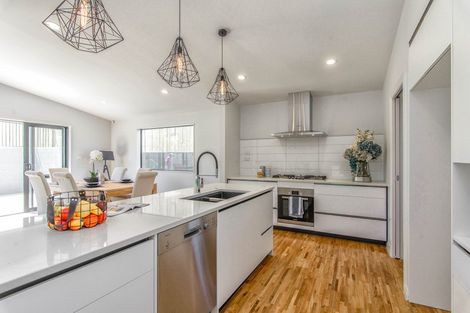 Photo of property in 9 Nerehana Place, Red Beach, 0932