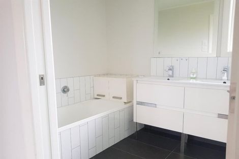 Photo of property in 2 Marie Crescent, Te Atatu South, Auckland, 0610