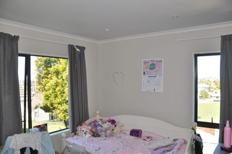 Photo of property in 52a Keegan Drive, Massey, Auckland, 0614