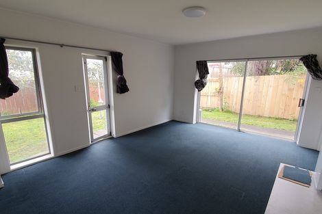 Photo of property in 3/104 East Coast Road, Forrest Hill, Auckland, 0620