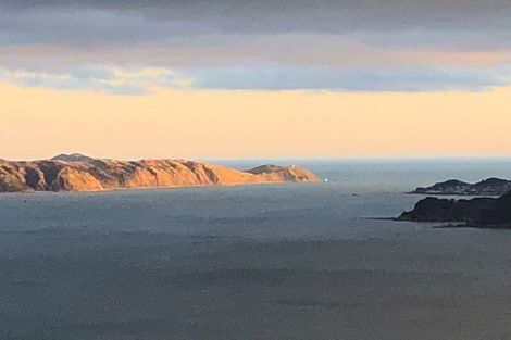 Photo of property in 17 Promontory Crescent, Newlands, Wellington, 6037