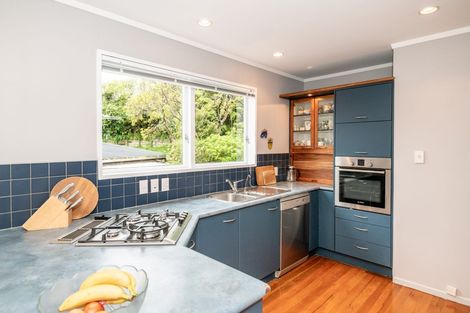 Photo of property in 72 Churton Drive, Churton Park, Wellington, 6037