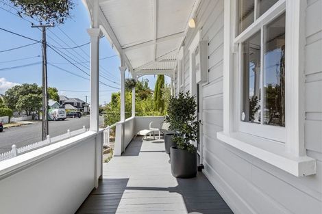 Photo of property in 12 Rodney Road, Northcote Point, Auckland, 0627
