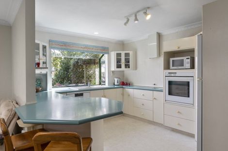 Photo of property in 9 Astelia Way, Waipahihi, Taupo, 3330