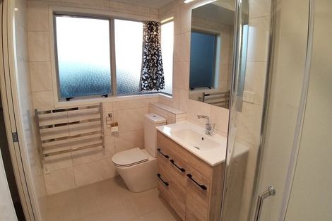 Photo of property in 2/18 Carriage Close, Northpark, Auckland, 2013