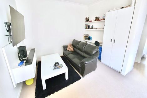 Photo of property in 35 Trotting Terrace, Fairview Heights, Auckland, 0632