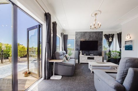 Photo of property in 20 Domain Road, Waipawa, 4210