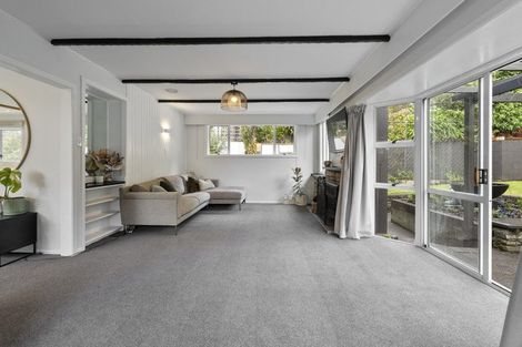 Photo of property in 10 Whitby Place, Westown, New Plymouth, 4310