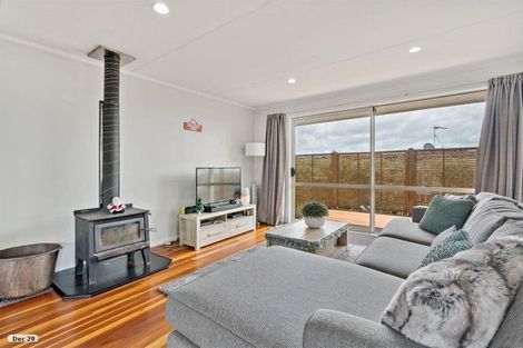 Photo of property in 8 Tawa Place, Waiuku, 2123