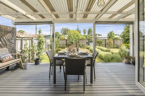 Photo of property in 15 Enderby Drive, Te Atatu Peninsula, Auckland, 0610