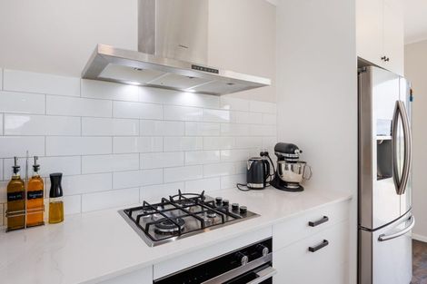 Photo of property in 16 Cyprus Place, Fitzherbert, Palmerston North, 4410