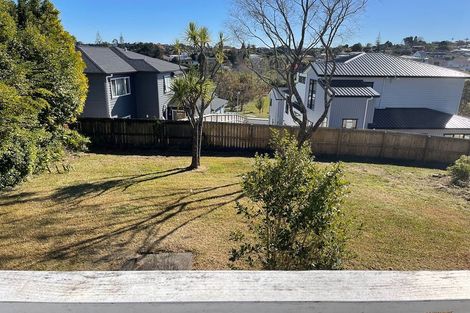 Photo of property in 16 Madison Place, Forrest Hill, Auckland, 0620