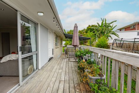 Photo of property in 2/31 Pakira Avenue, Glendene, Auckland, 0602