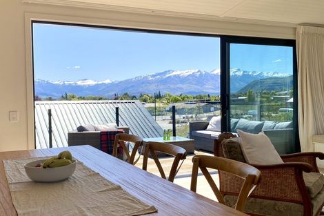 Photo of property in 13 Tuke Lane, Wanaka, 9305
