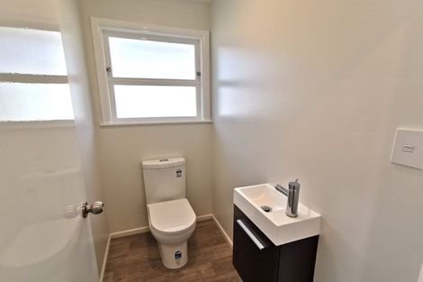 Photo of property in 31 Beaubank Road, Kelston, Auckland, 0602