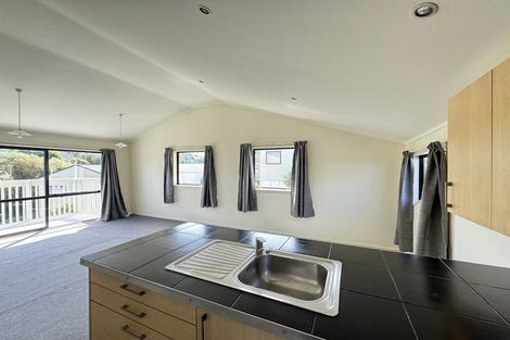 Photo of property in 28 Morere Street, Titahi Bay, Porirua, 5022