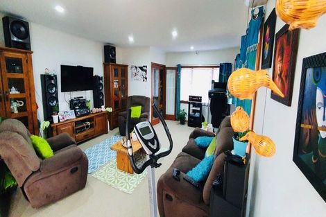 Photo of property in 1/8 Golf Road, New Lynn, Auckland, 0600