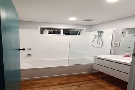 Photo of property in 10 Pinehaven Road, Pinehaven, Upper Hutt, 5019