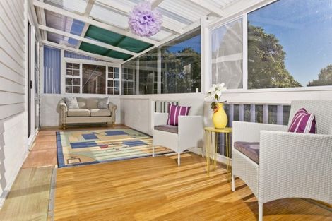 Photo of property in 96 Pupuke Road, Hillcrest, Auckland, 0627