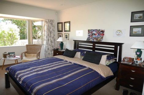 Photo of property in 127 Guildford Drive, Paraparaumu Beach, Paraparaumu, 5032