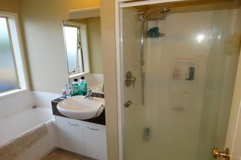 Photo of property in 13 Russett Grove, Henderson, Auckland, 0612