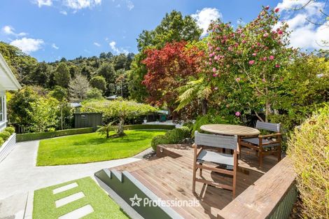 Photo of property in 6 Fendalton Crescent, Pinehaven, Upper Hutt, 5019