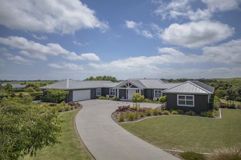 Photo of property in 90 Bushlake Way, Kingseat, Papakura, 2580
