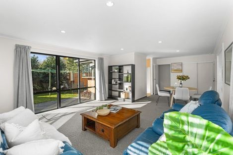 Photo of property in 32 Montclare Avenue, Avonhead, Christchurch, 8042