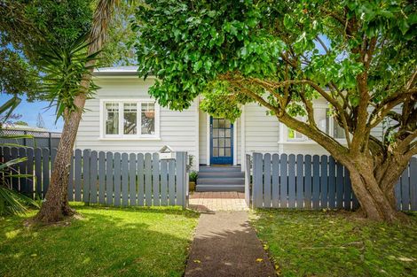 Photo of property in 12 Rewarewa Road, Te Atatu Peninsula, Auckland, 0610