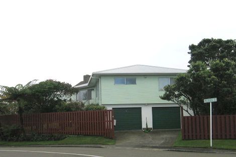 Photo of property in 11 Padnell Crescent, Paparangi, Wellington, 6037