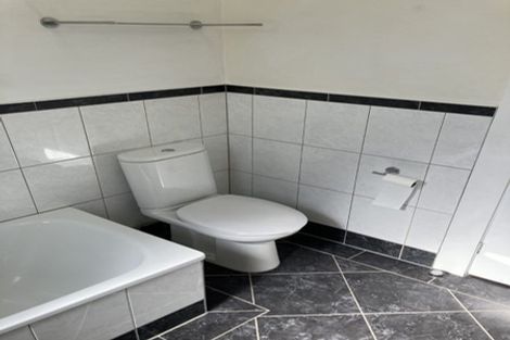 Photo of property in 1/46 Old Lake Road, Narrow Neck, Auckland, 0624