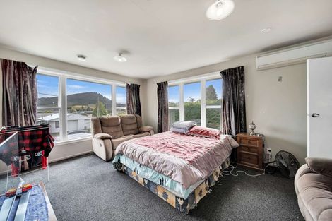 Photo of property in 3 George Street, Clinton, 9534